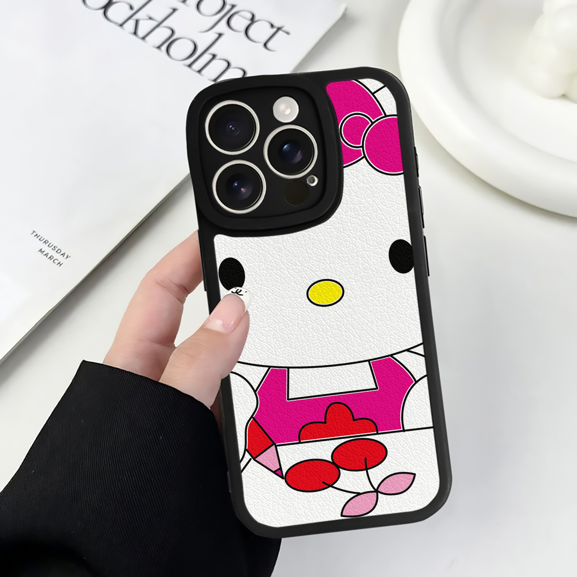 （画像用） Hello Kitty ハローキティ 【iPhone 16シリーズ対応】シリコンスマホケース（レザー調） 材質：シリコン